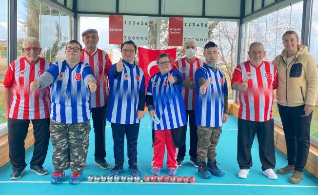 Yaşlılar ve down sendromlu çocukların bocce mücadelesi