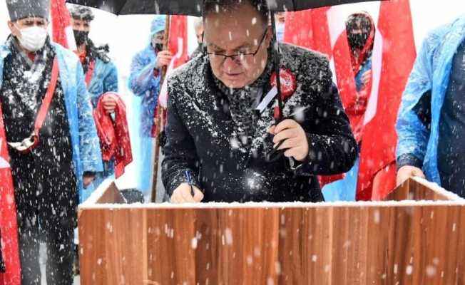 Zonguldak’ta yoğun kar altında anlamlı tören